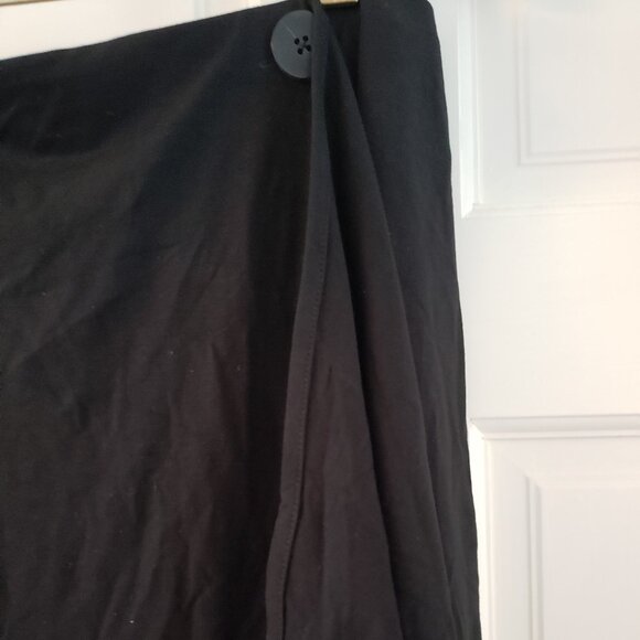 J Jill Wearever black jersey skirt with side ruffle. - Picture 2 of 3